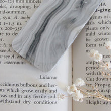 Load image into Gallery viewer, Marble patterned - Jesmonite Bookmark